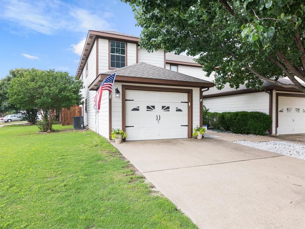 Property Photo: 7521 Kings Trail TX 76133