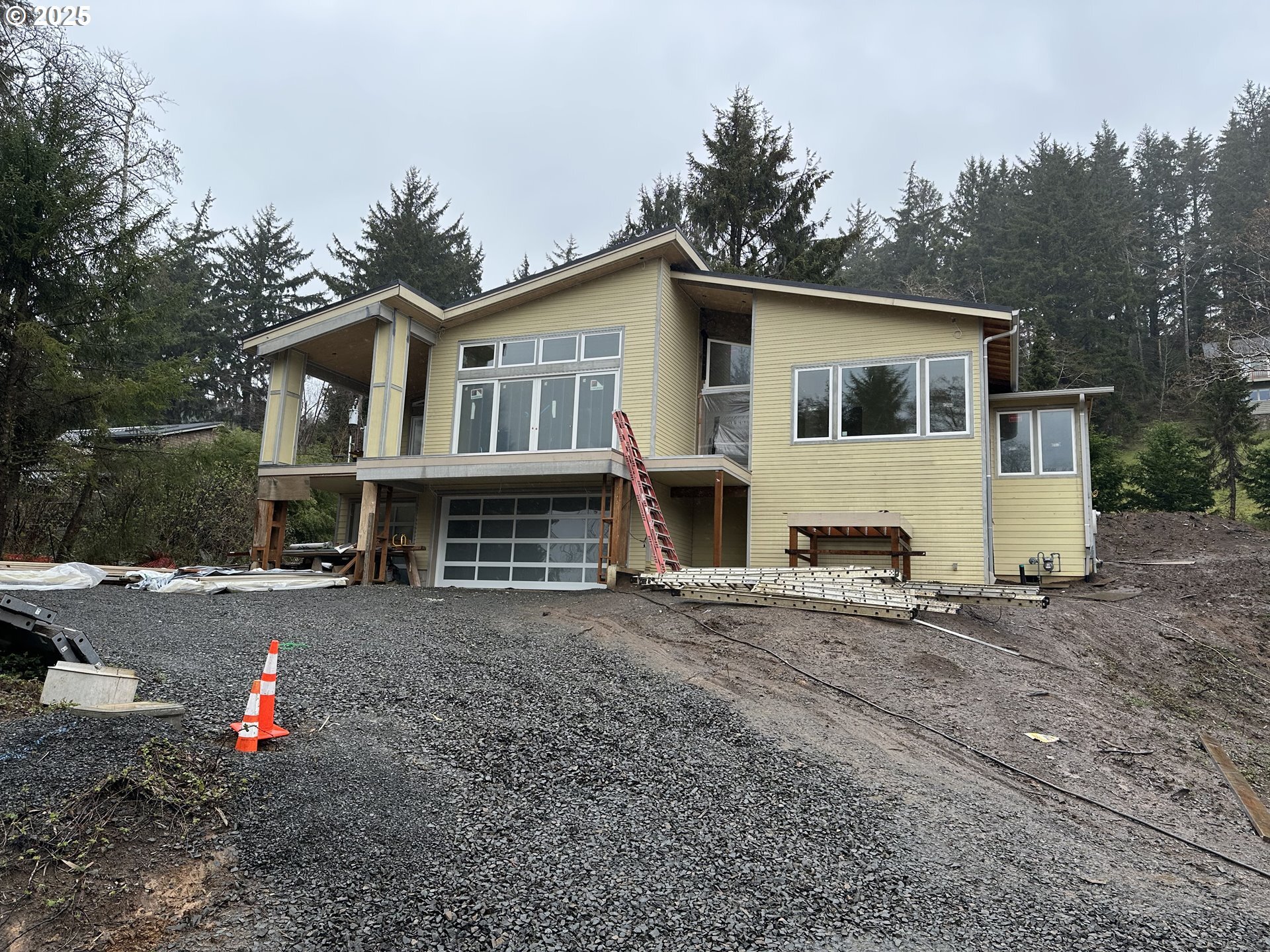 Property Photo: 780 Monica Ct OR 97110