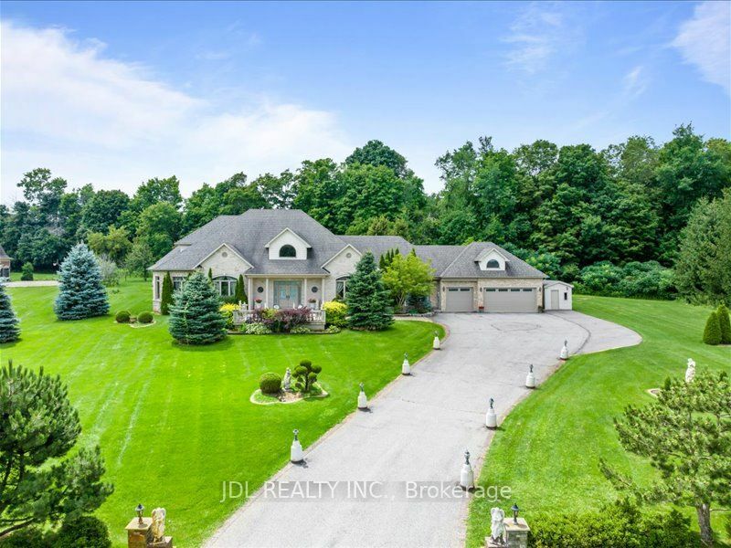 Property Photo:  15 Lake Woods Dr  ON L4A 1P9 
