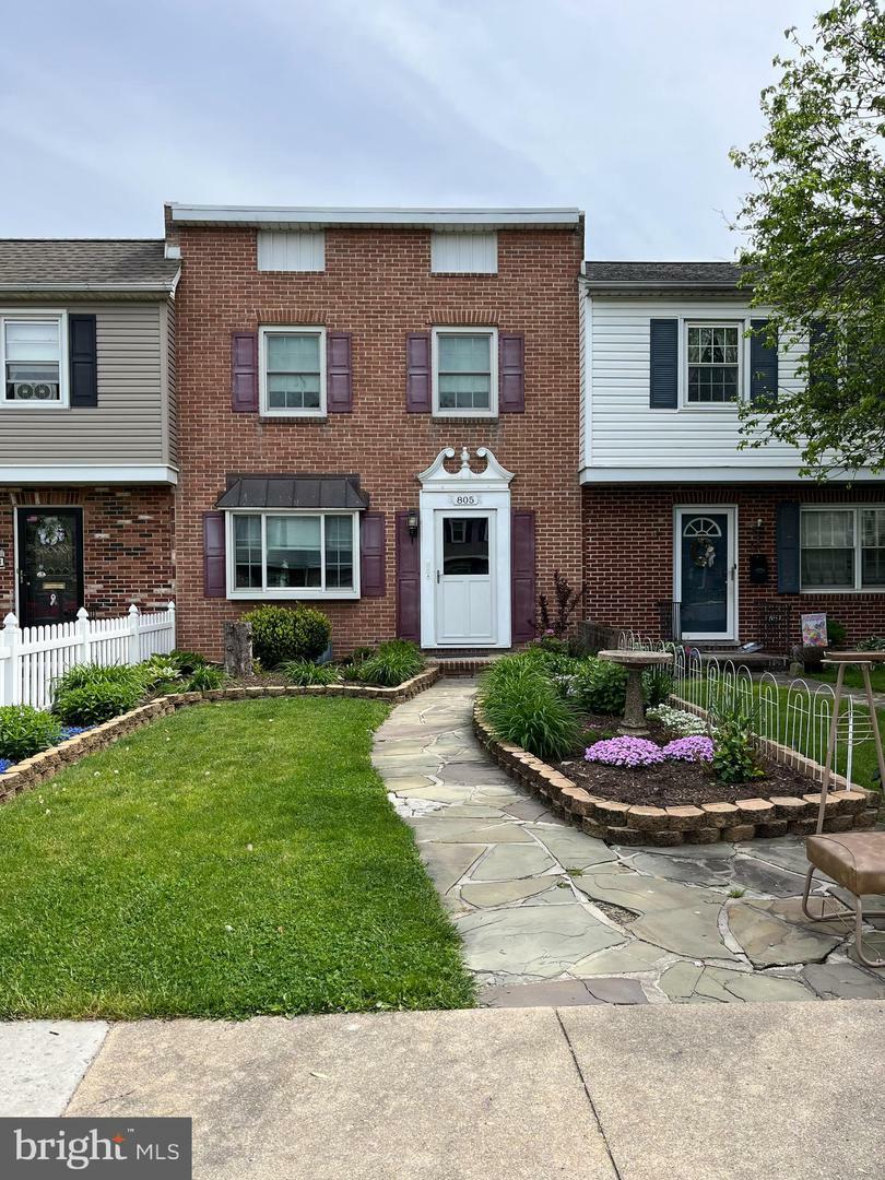 Property Photo:  805 Woodlawn Circle  PA 17201 