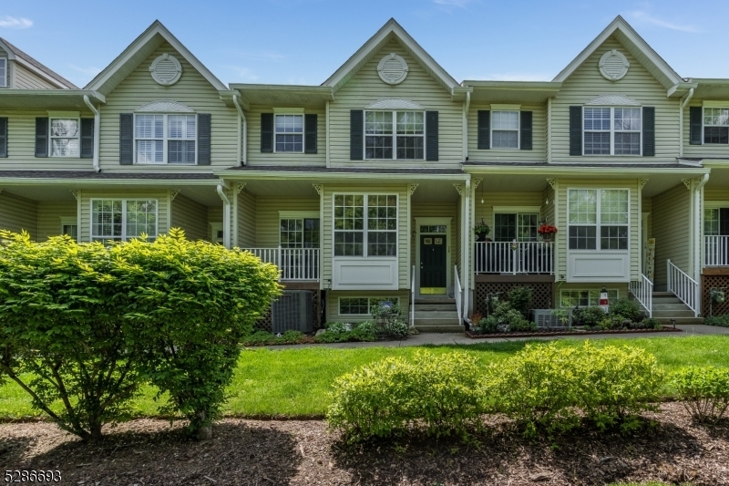 Property Photo: 36 Kentworth Ct NJ 08822