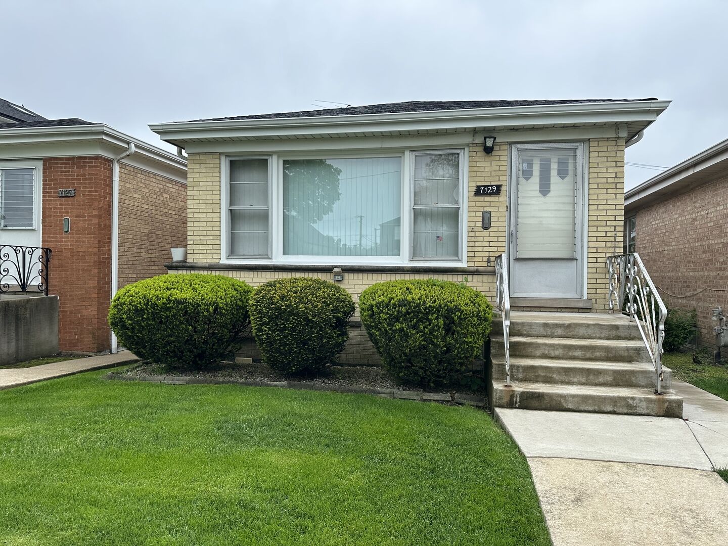 Property Photo: 7129 W Arthur Avenue IL 60631