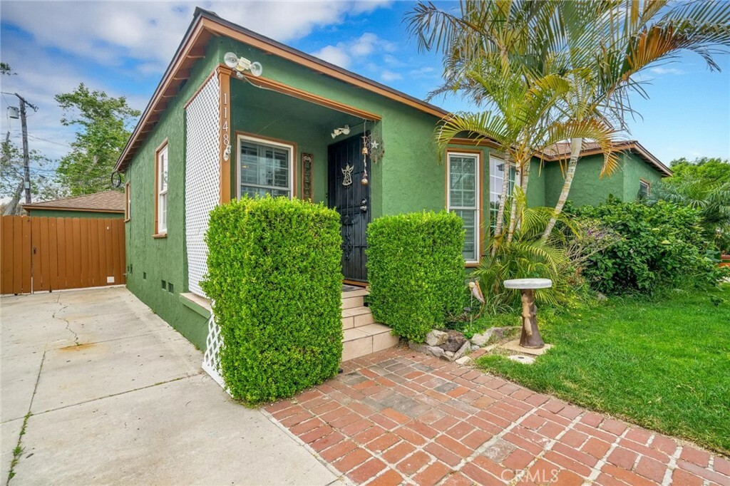 Property Photo:  1148 E Jackson St  CA 90805 