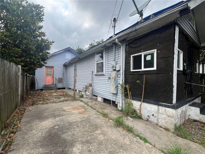 Property Photo:  1812 Feliciana Street  LA 70117 