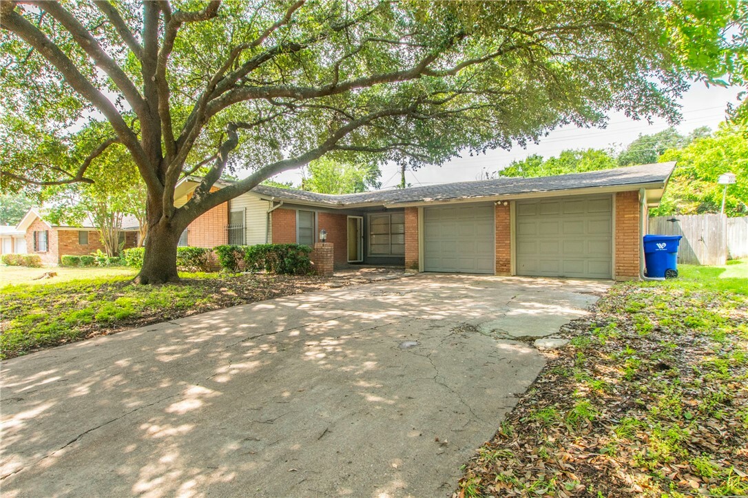 Property Photo:  1812 Mountainview Drive  TX 76710 