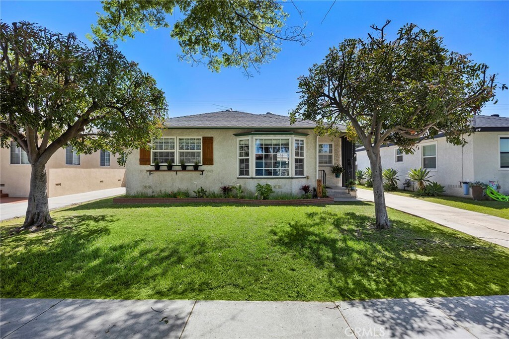 Property Photo:  4618 Nipomo Avenue  CA 90713 