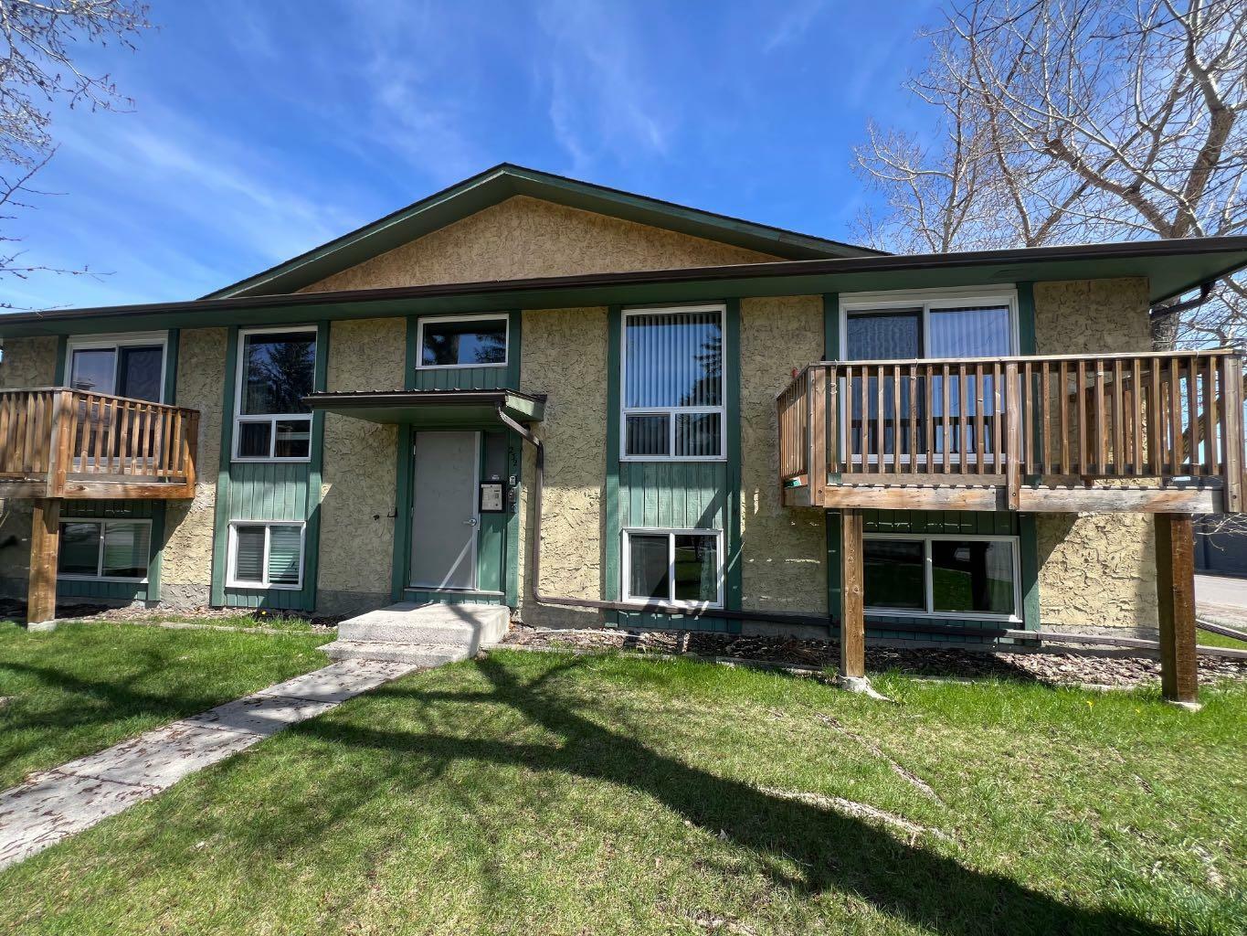 Property Photo: 4, 232 Sabrina Way SW 4 AB T2W 2N6