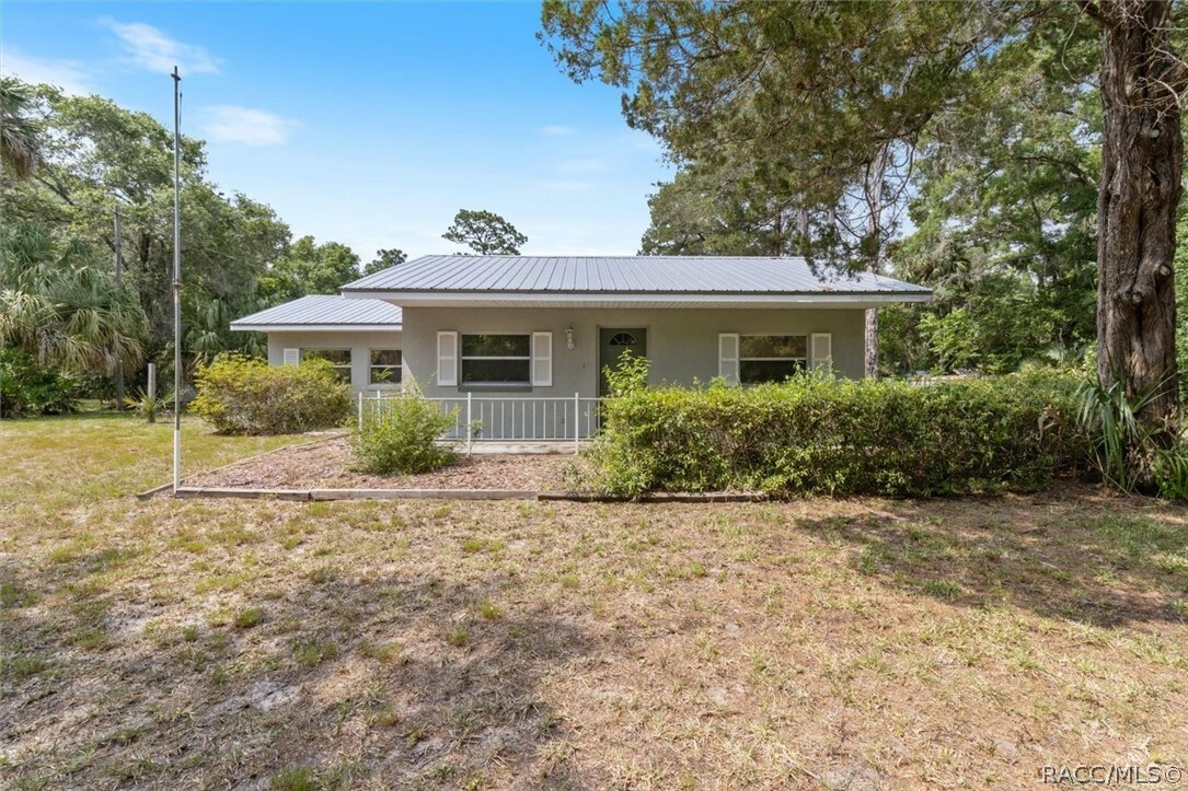 Property Photo:  693 Highway 40 E  FL 34449 