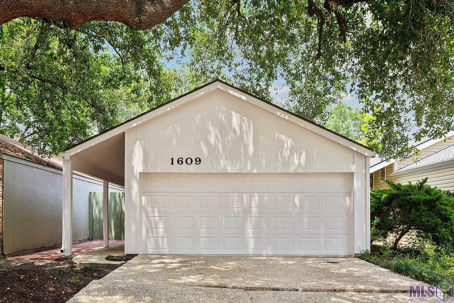 Property Photo: 1609 Stonegate Ct LA 70815