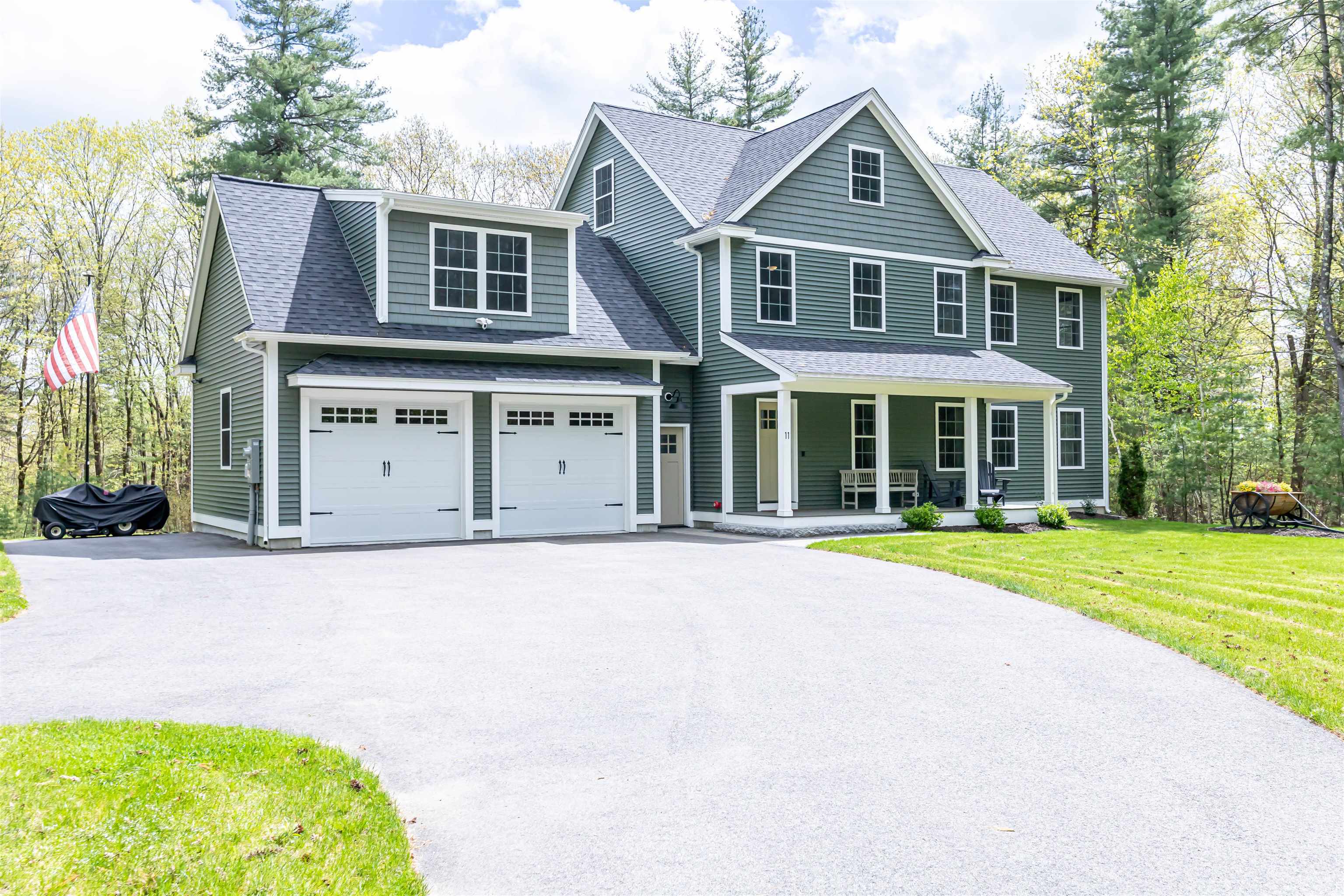 Property Photo: 11 Stone Fence Drive NH 03038