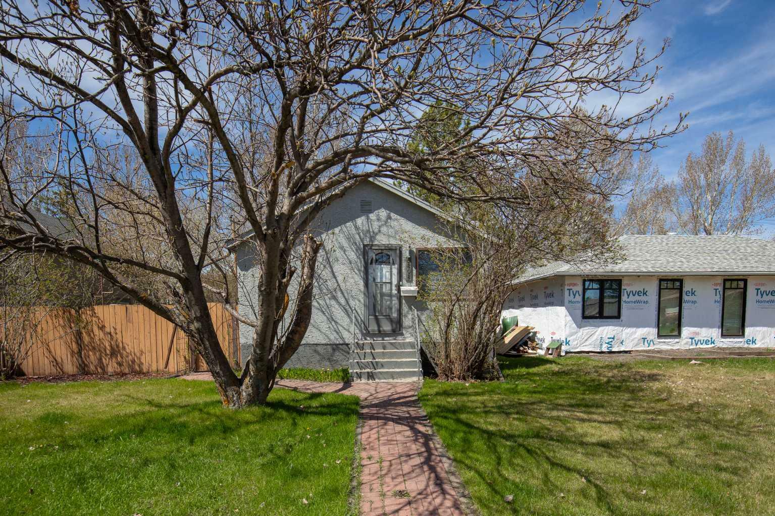 Property Photo:  5808 West Park Crescent  AB T4N 1E6 