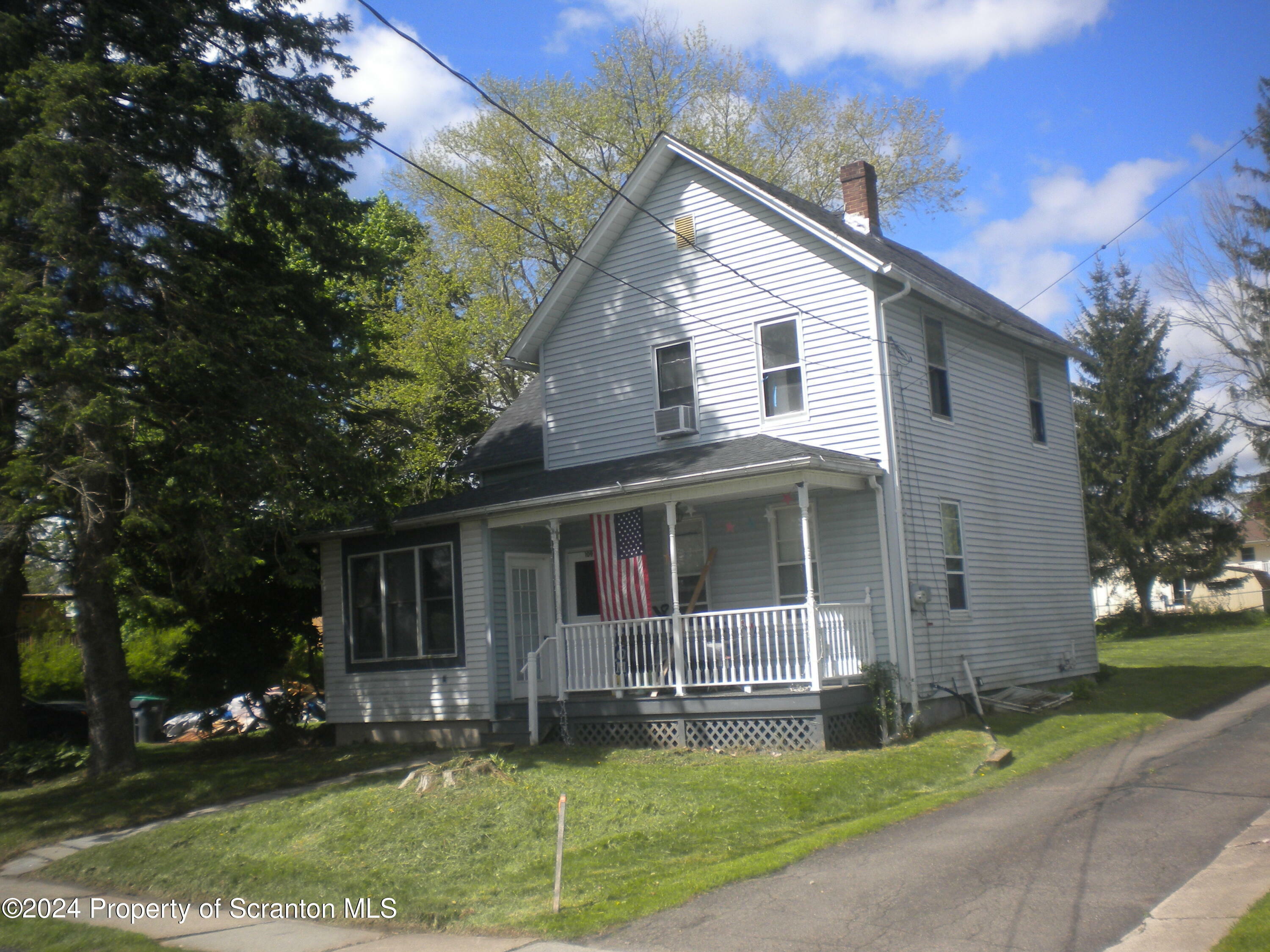 Property Photo:  109 Maple St Street  PA 18444 