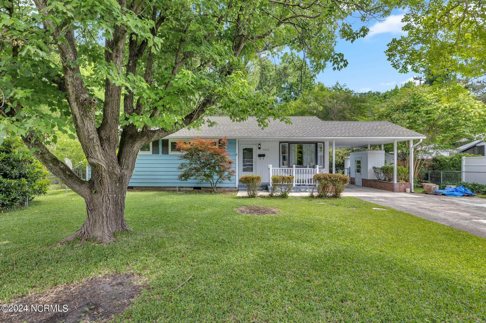 Property Photo:  902 Davis Street  NC 28540 