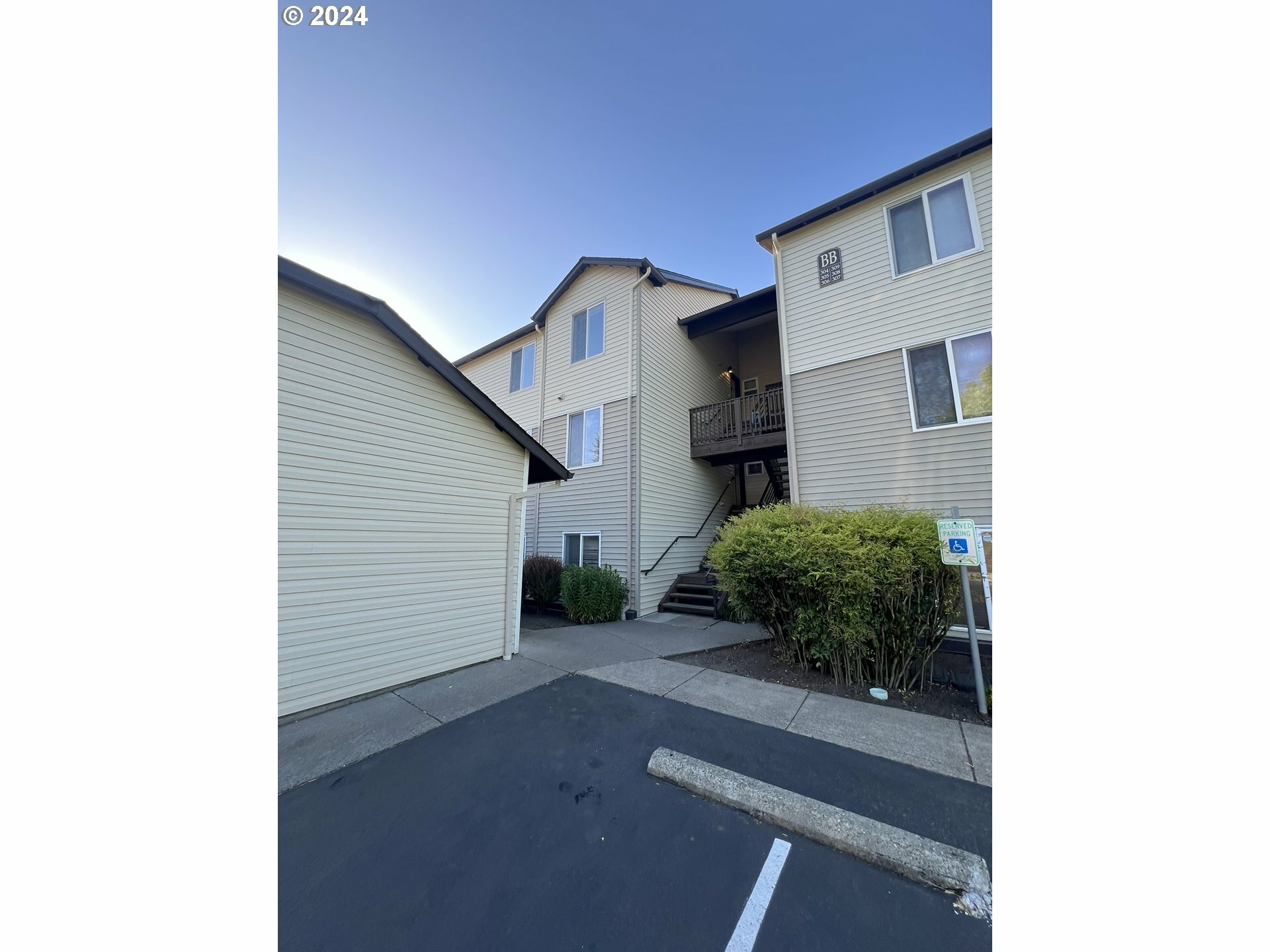 Property Photo:  5264 NE 121st Ave Bb304  WA 98682 