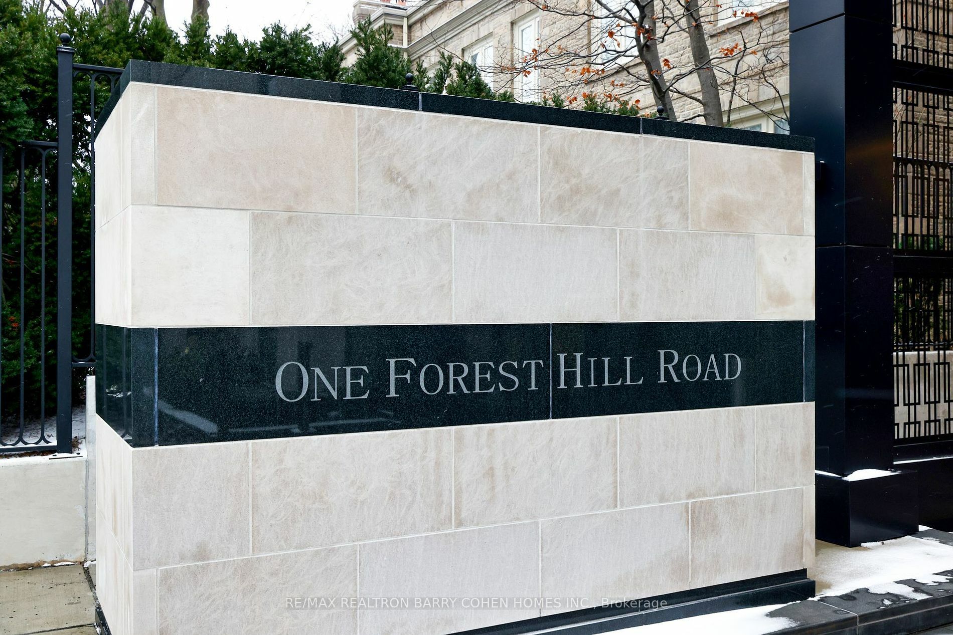Property Photo:  1 Forest Hill Rd 1002  ON M4V 1R1 