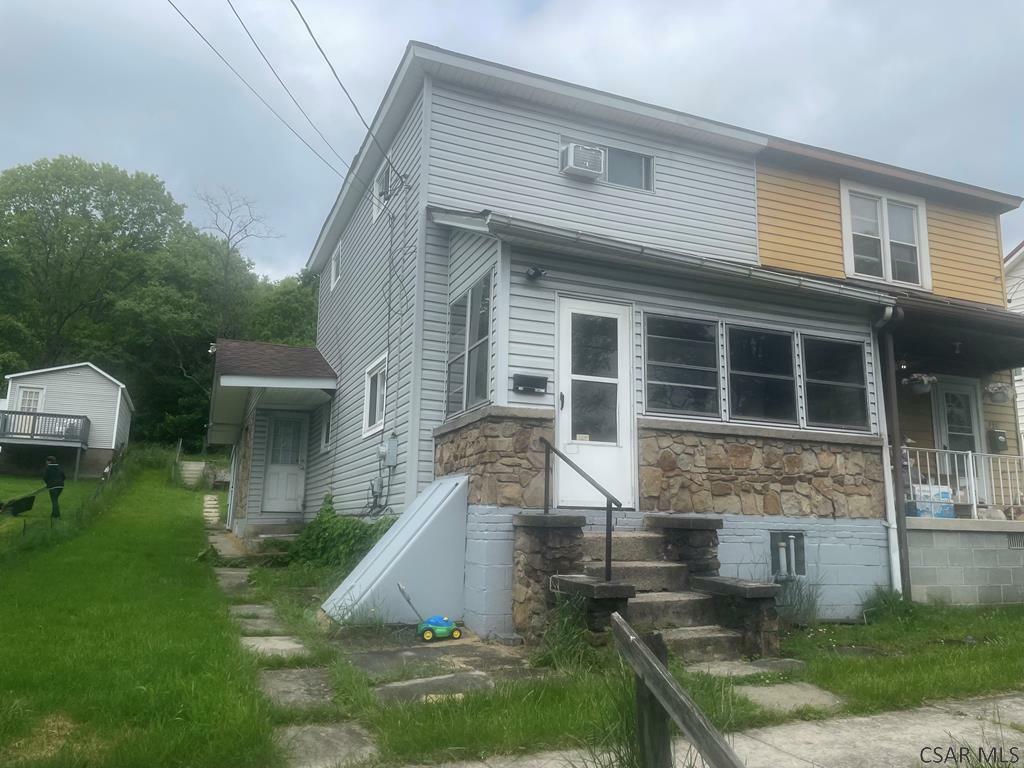 Property Photo:  729 Railroad Street  PA 15963 