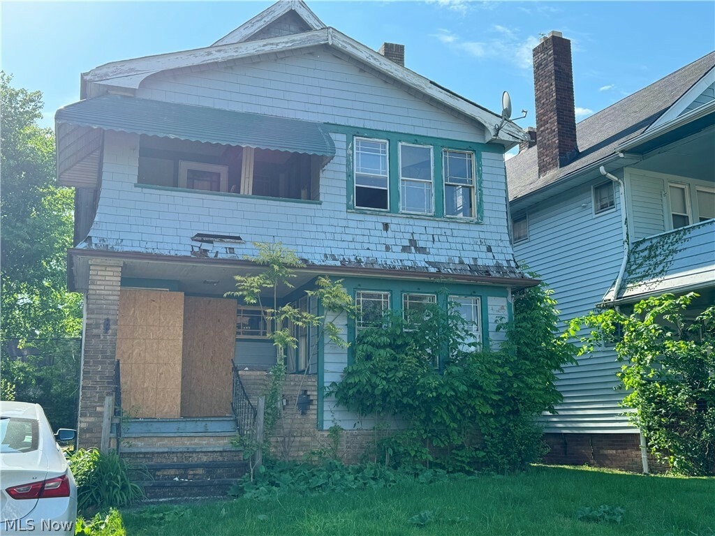 Property Photo: 971 Helmsdale Road OH 44112