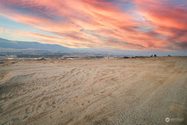 Property Photo:  114 S Valiant Drive  WA 98802 