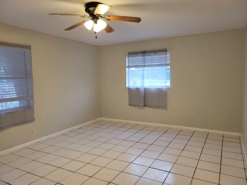 Property Photo:  1100 SE 4th Avenue 1  FL 33441 