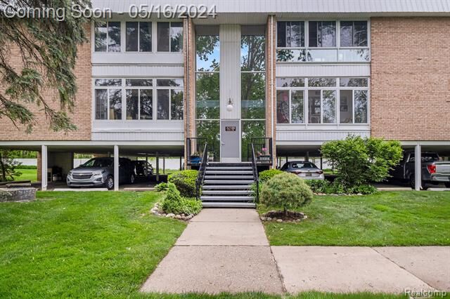 Property Photo: 32100 Grand River Avenue 107 MI 48336