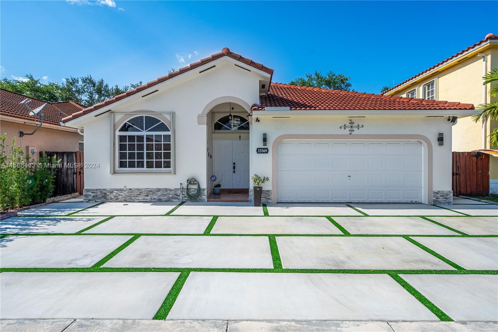 Property Photo:  15369 SW 32nd Ter  FL 33185 