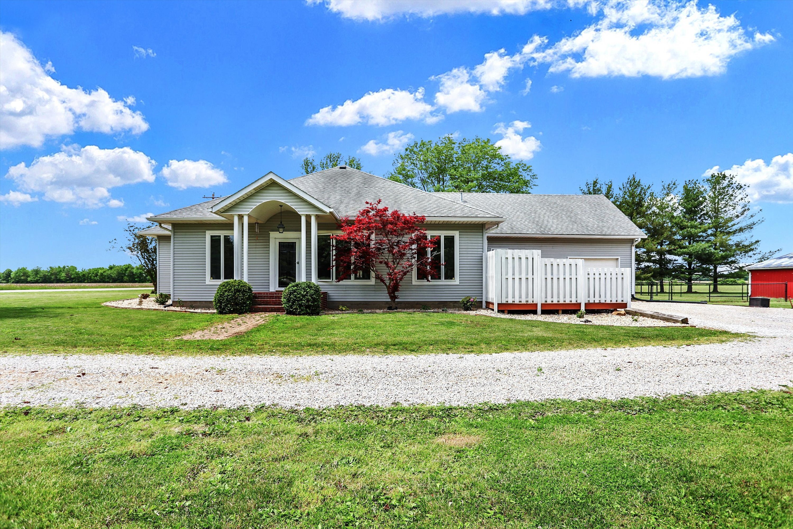 Property Photo: 5520 E 100 N IN 46131