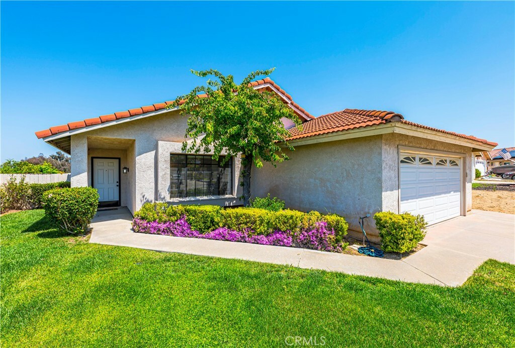 Property Photo:  25428 Pistache Court  CA 92563 