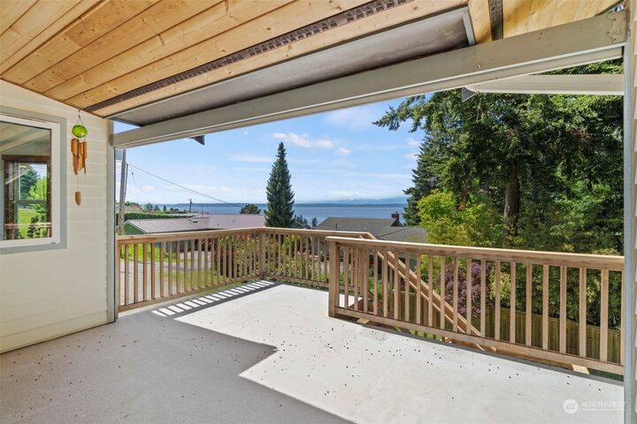 Home for sale in Clinton 4195 Windy Cove Lane, Clinton, WA 98236