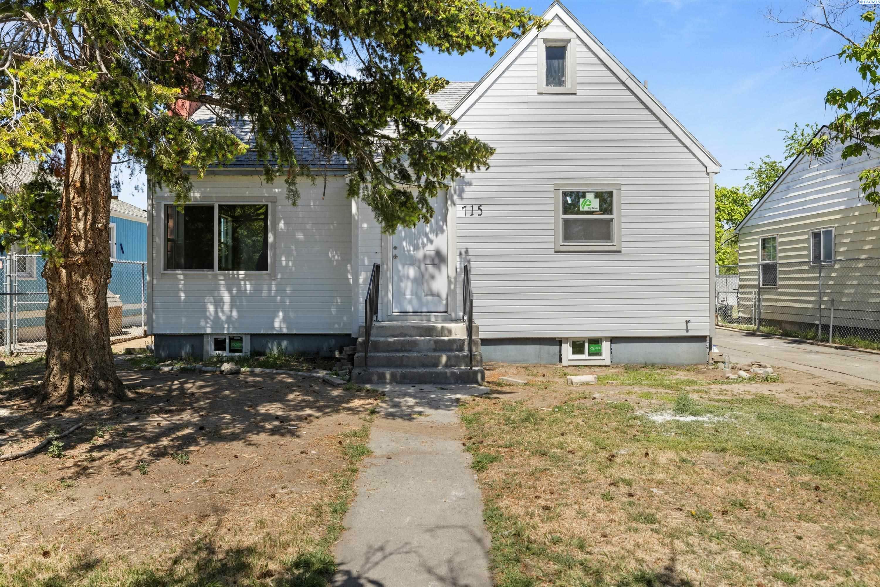 Property Photo:  715 W Yakima St  WA 99301-9473 