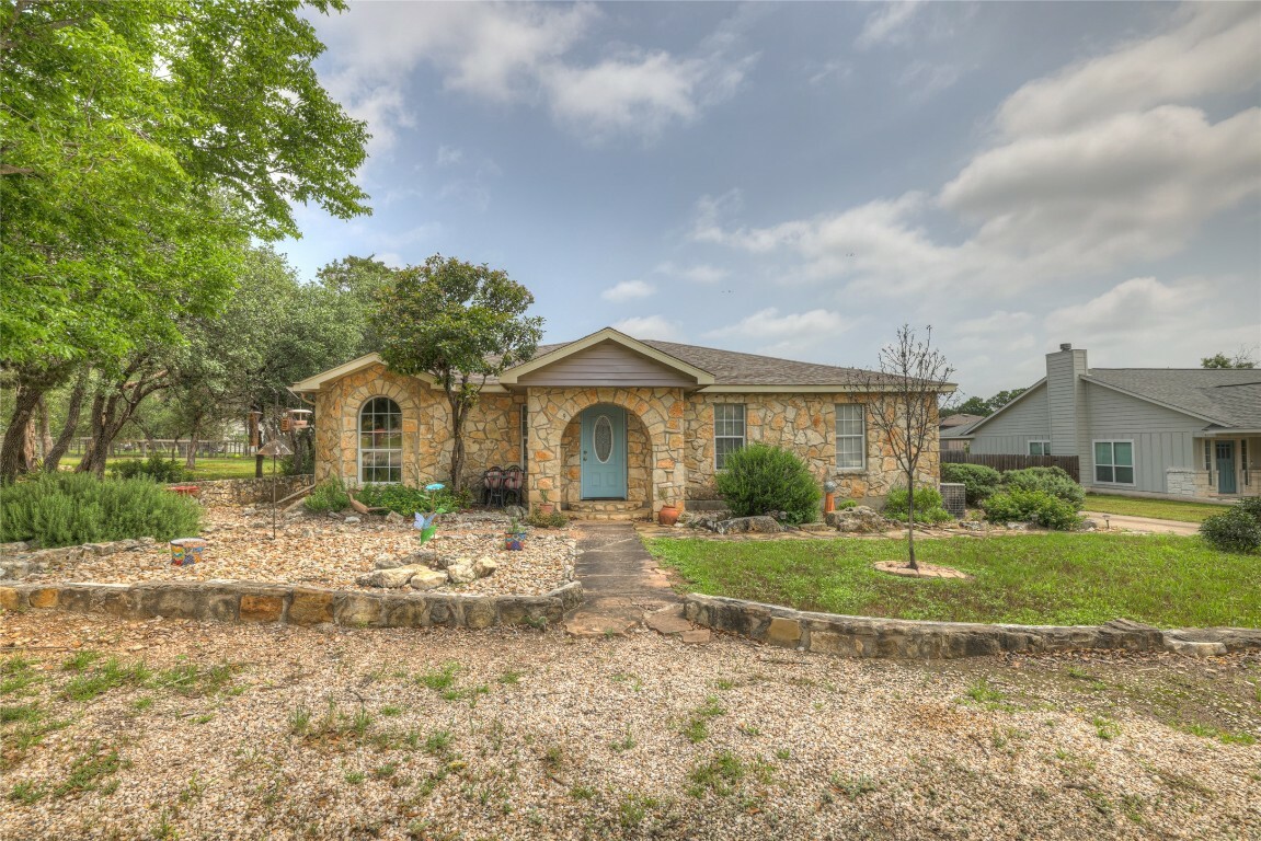 Property Photo:  9 Woodhollow Way  TX 78676 