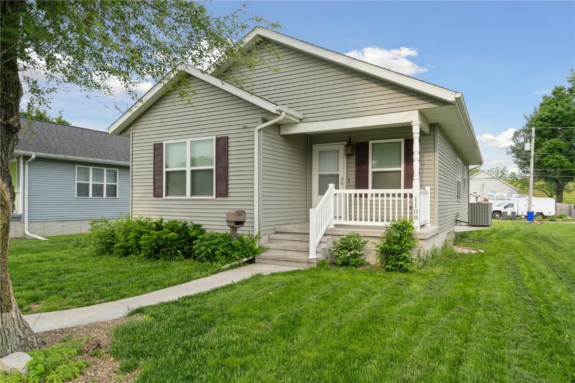 Property Photo: 1108 K Street SW IA 52404