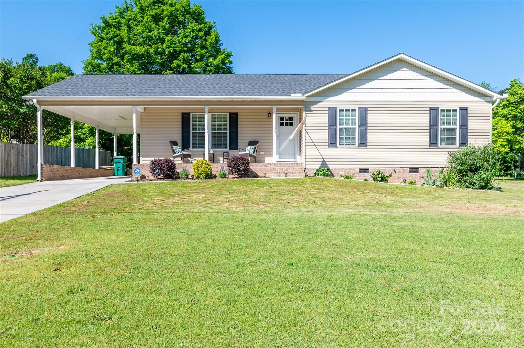 Property Photo: 710 S Main Street NC 28146
