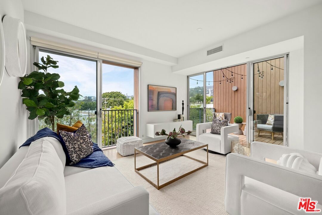 Property Photo: 855 N Croft Ave 304 CA 90069
