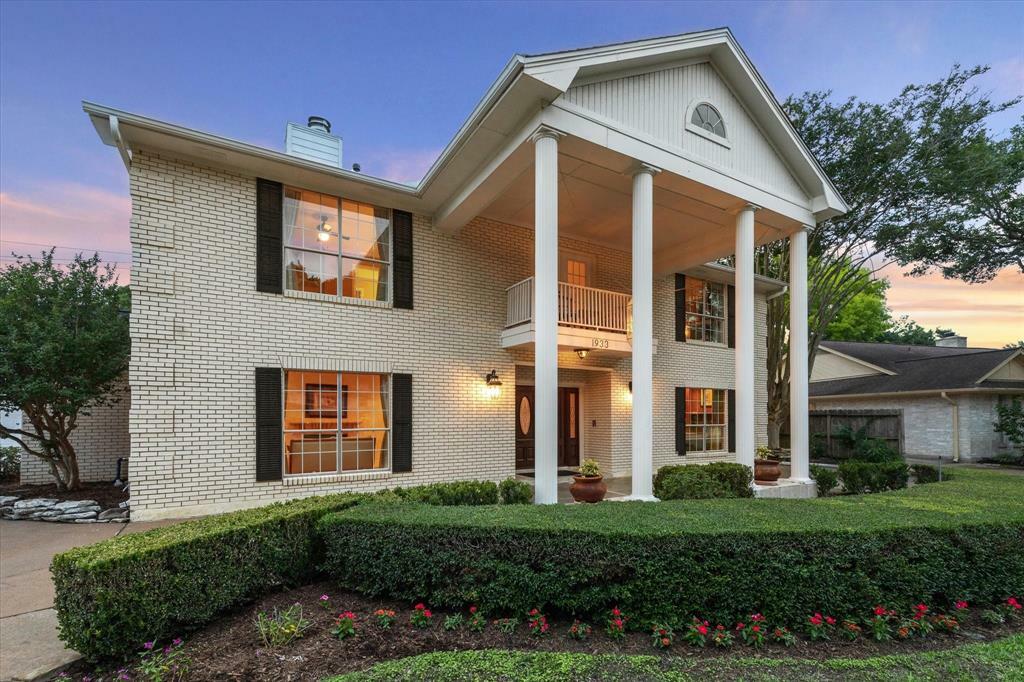 Property Photo:  1933 Country Club Boulevard  TX 77478 