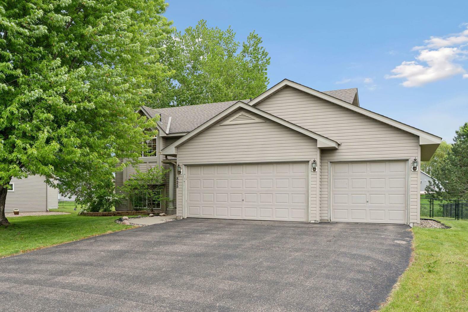 Property Photo:  825 Daniel Drive  MN 56011 