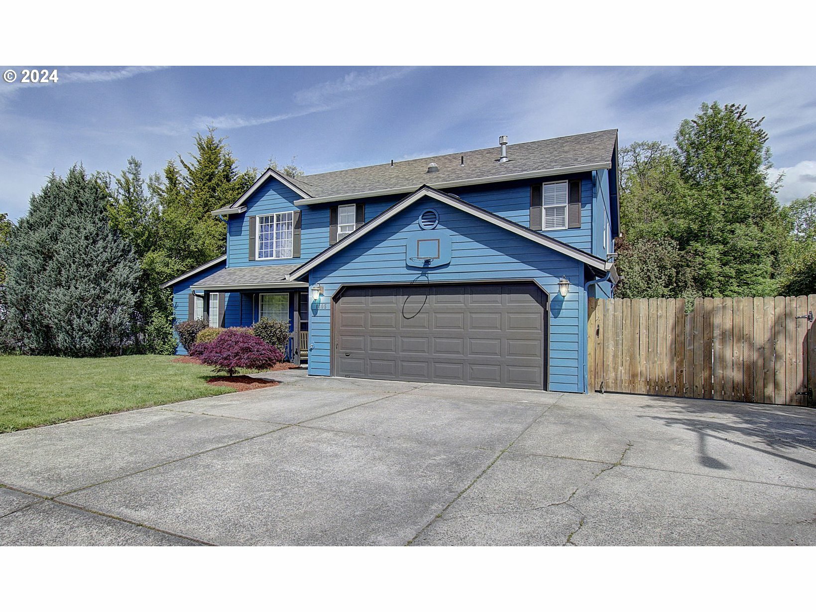 Property Photo:  1405 NW 2nd Ave  WA 98604 