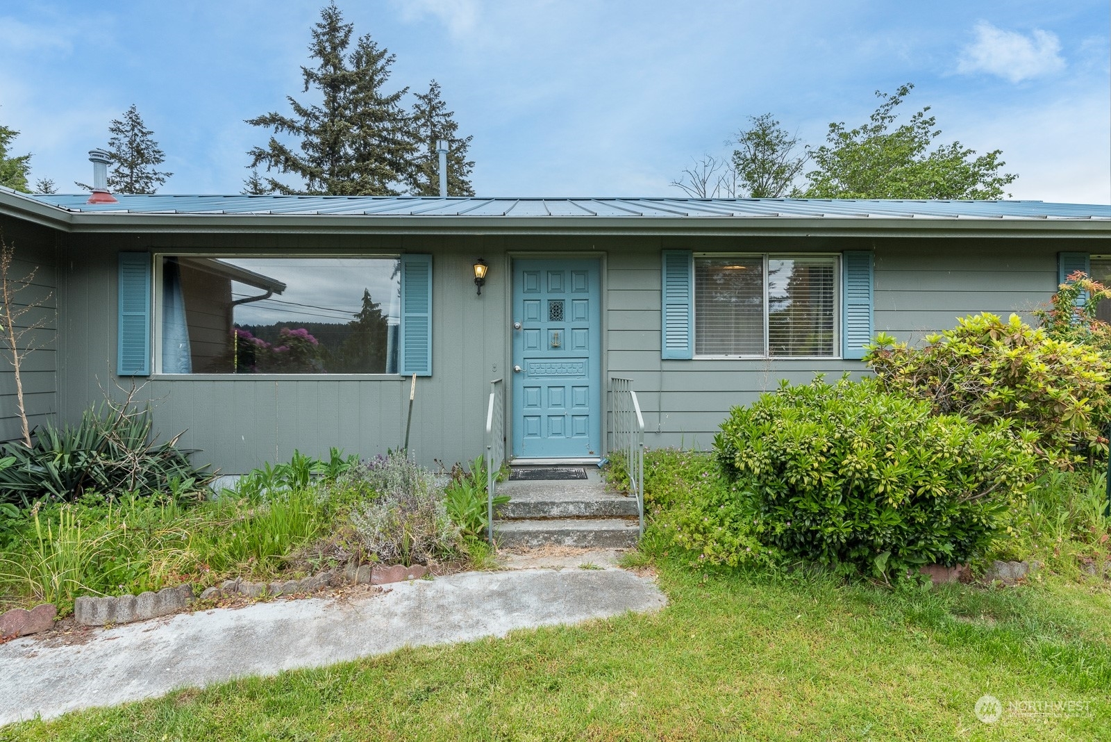 Property Photo:  250 Mackenzie Drive  WA 98282 