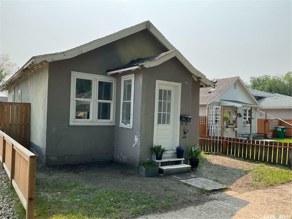 116 J Avenue S  Saskatoon SK S7M 2A1 photo