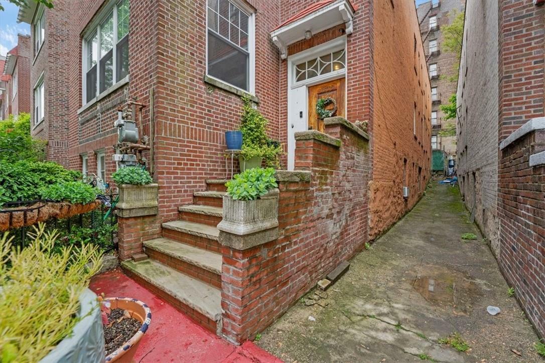 Property Photo: 1835 Andrews Avenue NY 10453
