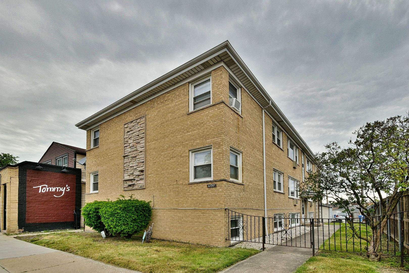 Property Photo: 6950 W Higgins Avenue IL 60656
