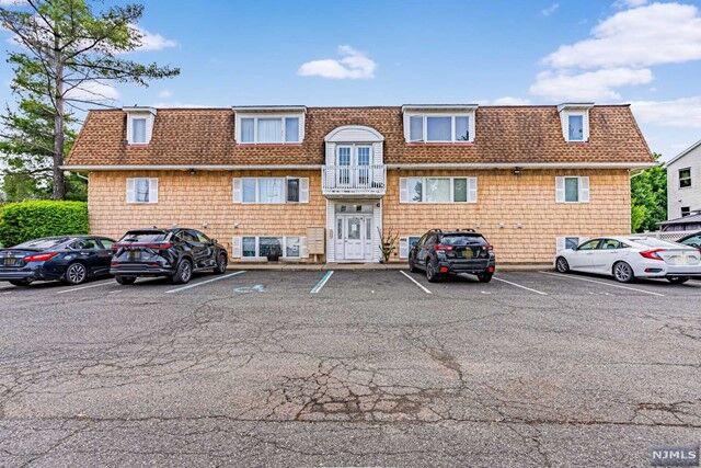 Property Photo:  89 Kansas Street 2B  NJ 07601 