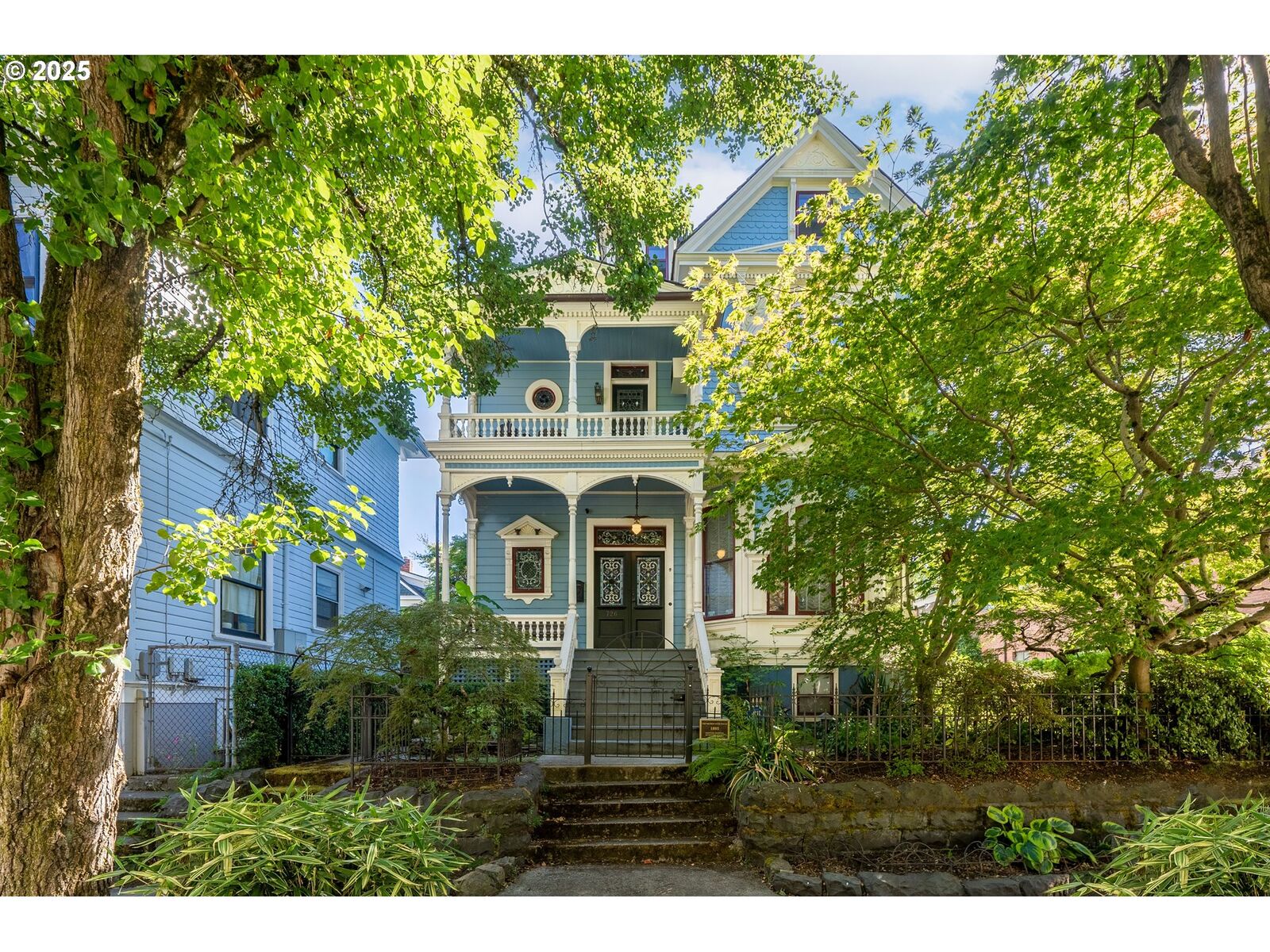 Property Photo: 726 NW 22nd Ave OR 97210