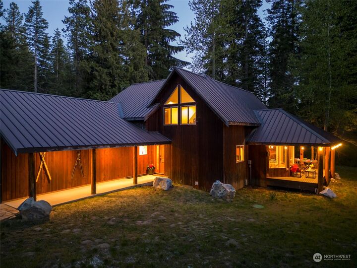 Property Photo:  2102 Chiwawa Court  WA 98826 