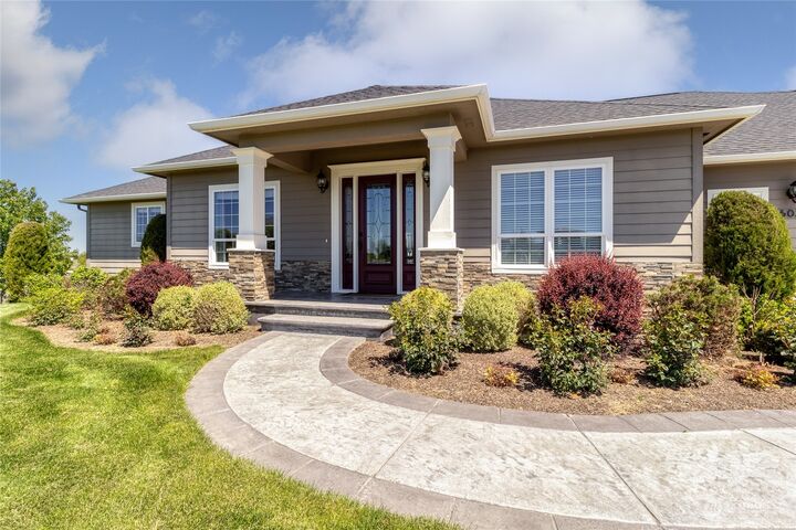 Property Photo:  602 Summers Circle  WA 99362 