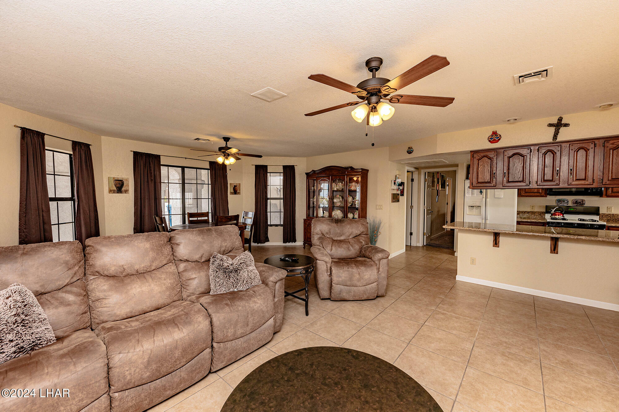 Property Photo:  75 Acoma Blvd  AZ 86403 