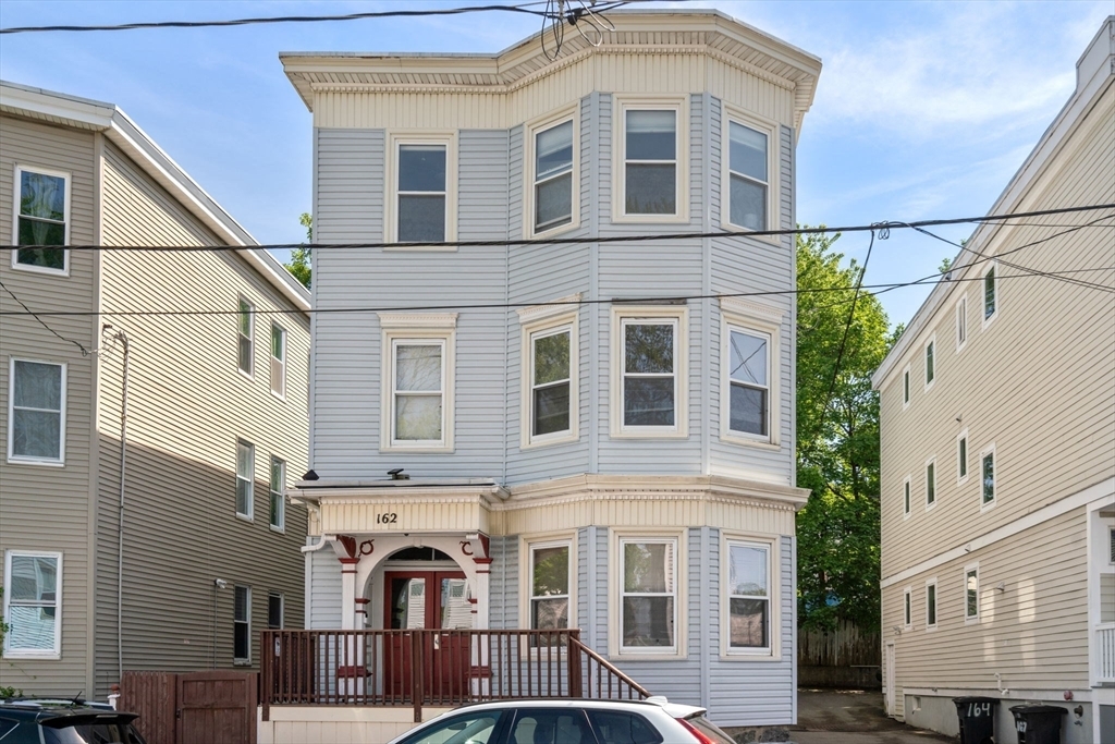 Property Photo:  162 Boylston St 1  MA 02130 