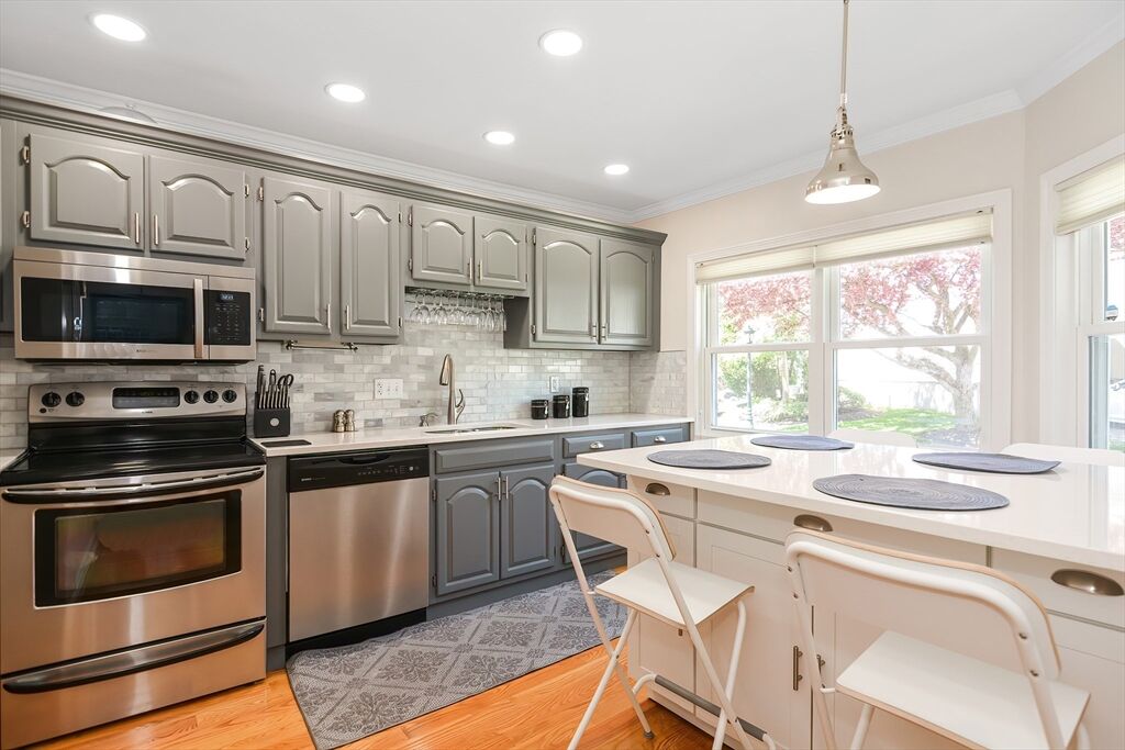 Property Photo: 109 Salem St 205 MA 02151