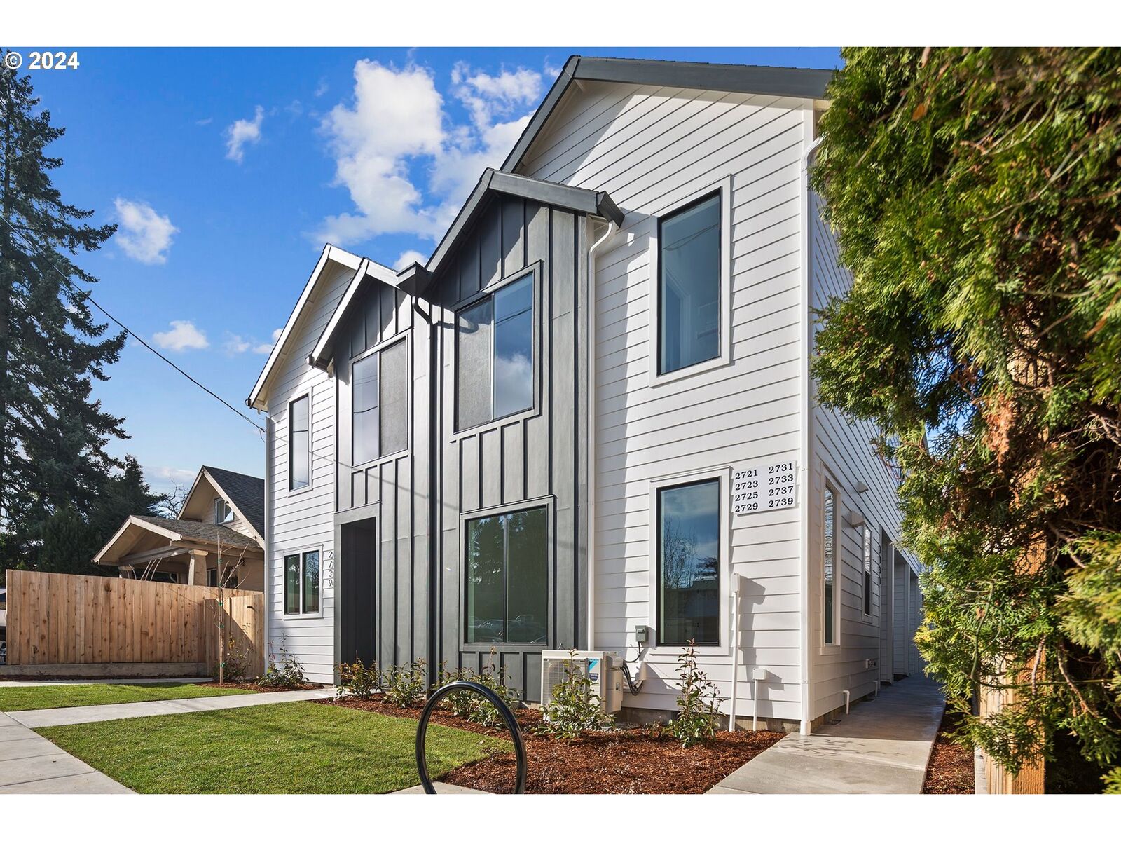 Property Photo: 2731 SE 50th Ave OR 97206