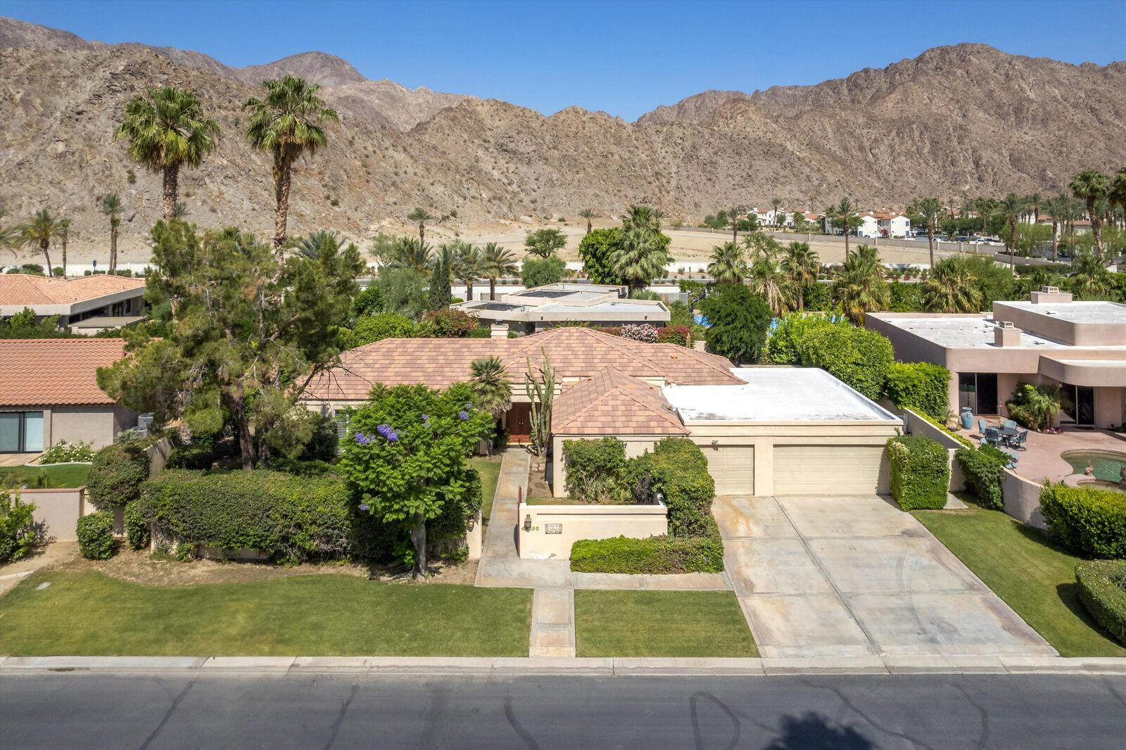 Property Photo: 49195 Avenida El Nido CA 92253
