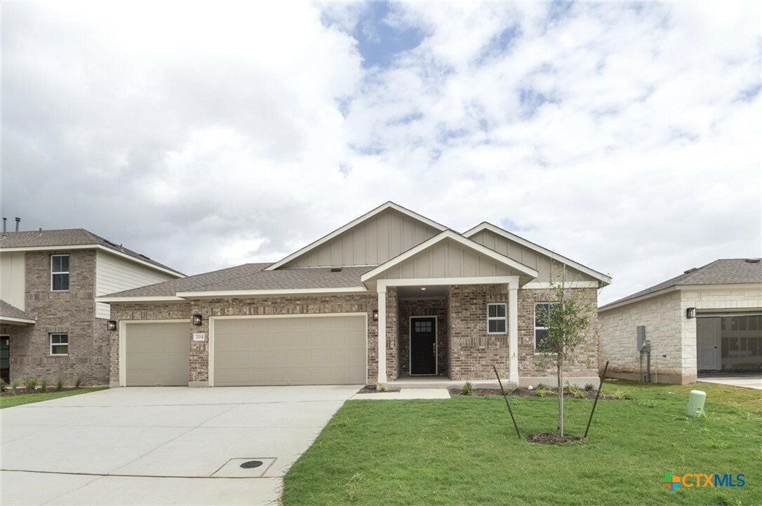 Property Photo: 204 Canyon Live Oak TX 78155